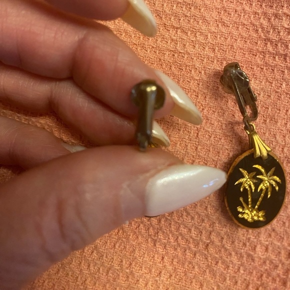 Palm tree with gold and black hues dangle earrings - Picture 4 of 8